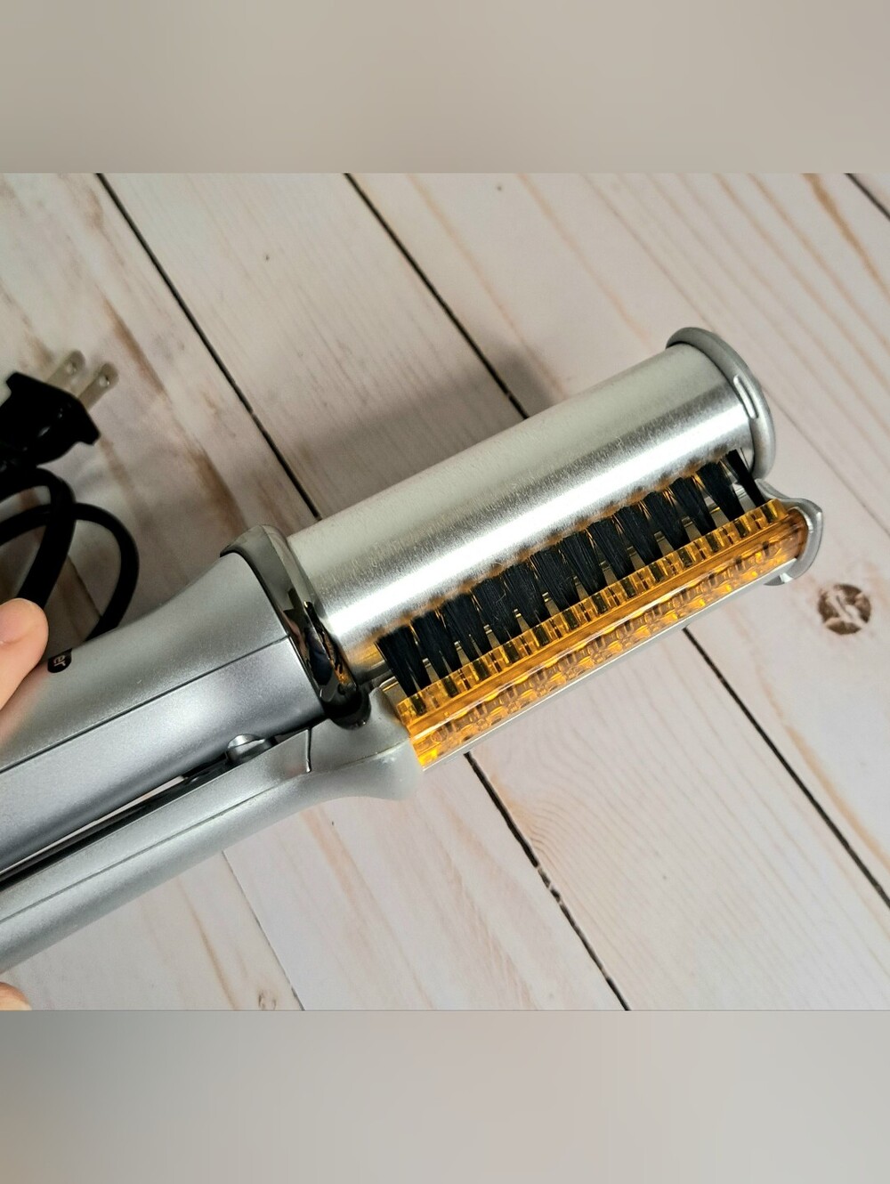 InStyler Rotating Hot Iron and Styling Brush - Picture 8 of 9